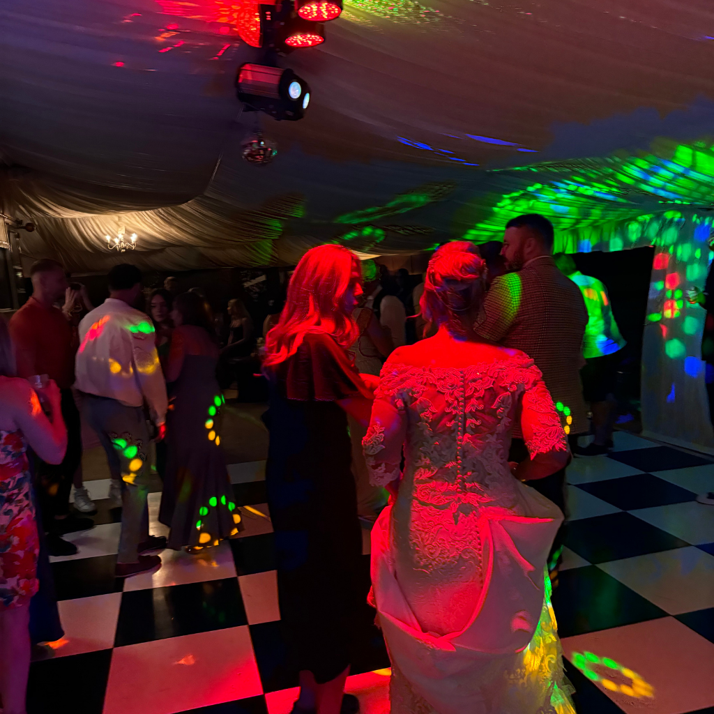 Deckerdence dancefloor